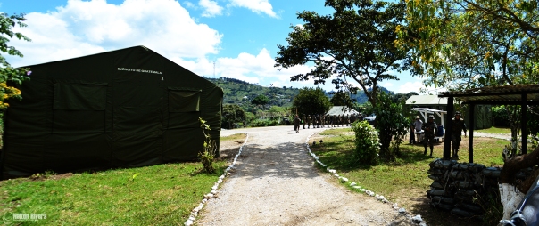 Uno de los puestos militares instalados en la Aldea Los Pajoques San Juan Sacatepéquez en octubre 2014.